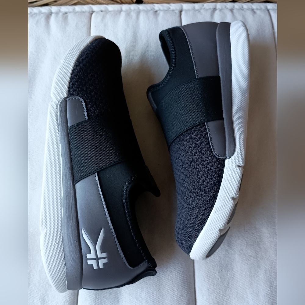 KURU Black Mesh Slip-On Shoes_9.5
